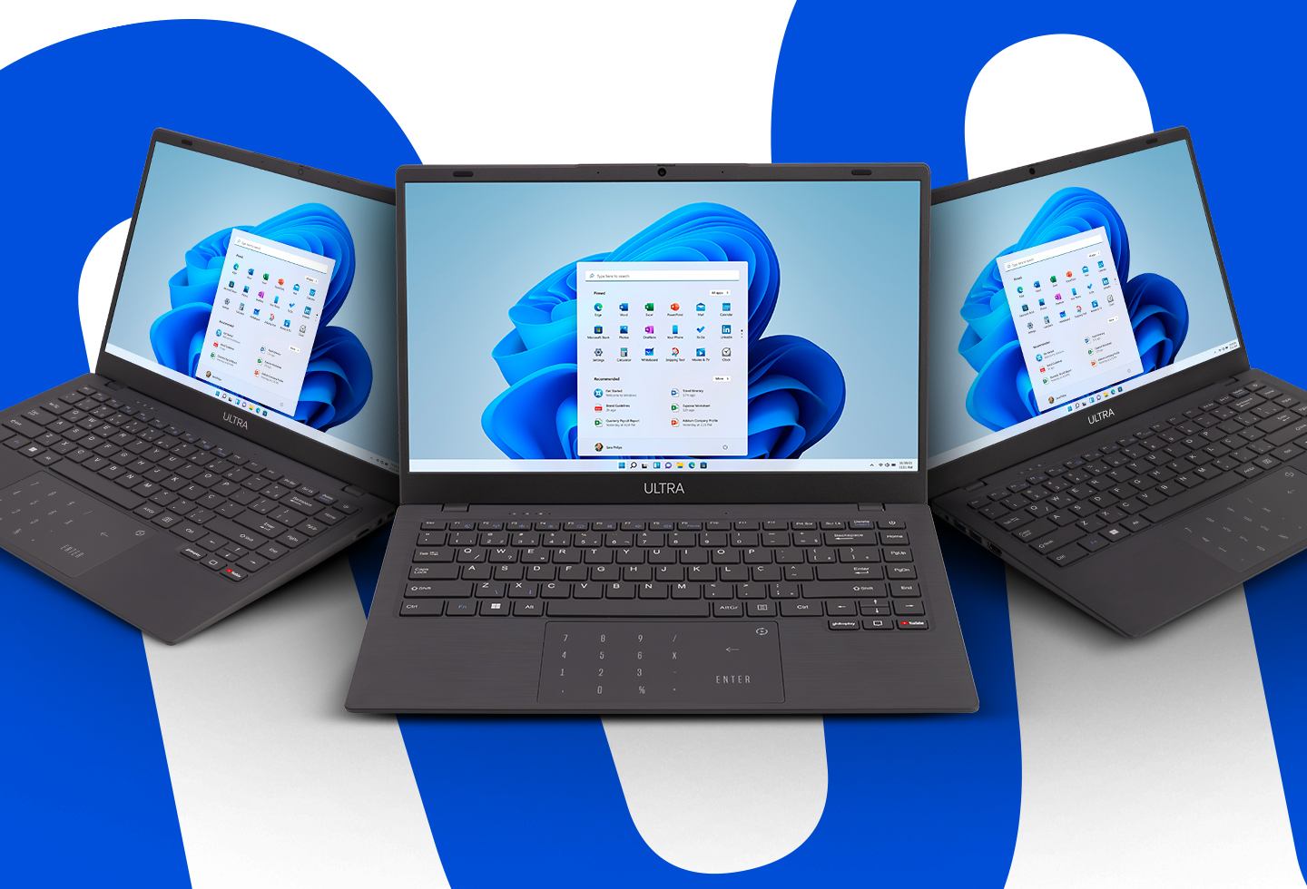 Foto de 3 notebooks Ultra abertos virados para frente, um ao lado do outro com o menu iniciar do Windows 11 aberto