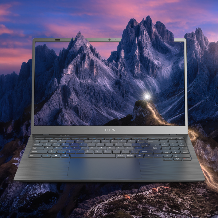 Montanhas saindo da tela do notebook Multi ULTRA