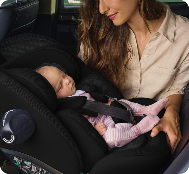 Bebê dormindo na cadeirinha