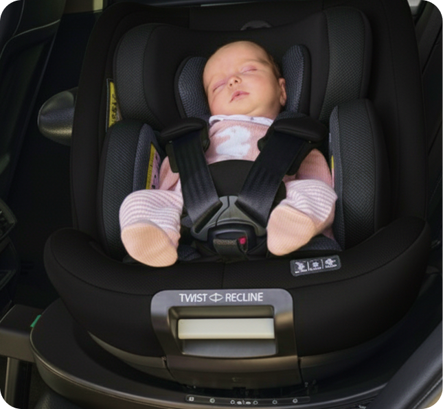 Bebê dormindo na cadeirinha