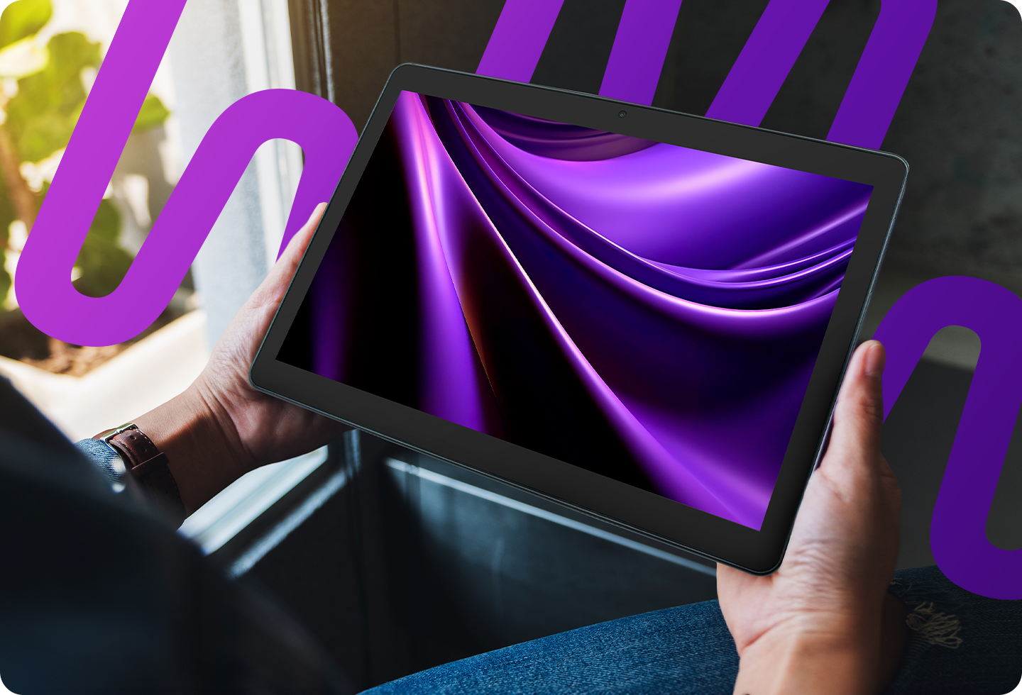 Uma pessoa segurando um tablet