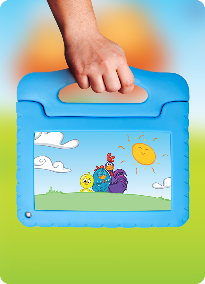 Foto de uma criança segurando o Tablet Galinha Pintadinha pela alça, demonstrando a facilidade no transporte.