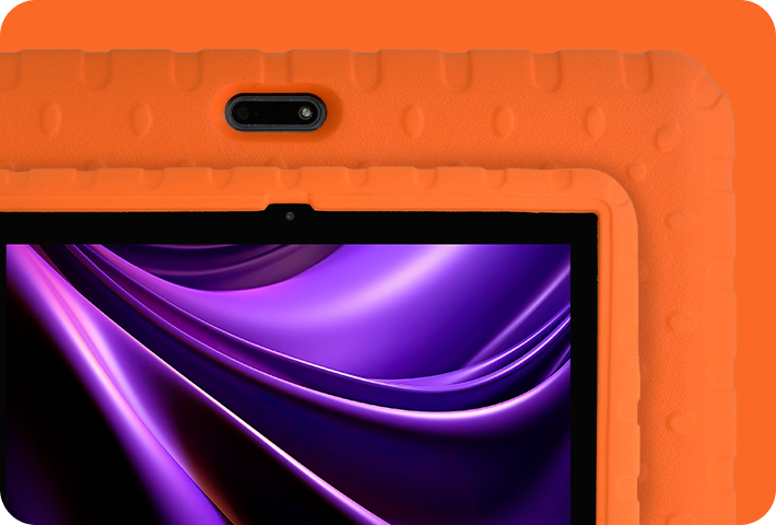 Mãe e filhos usando tablet