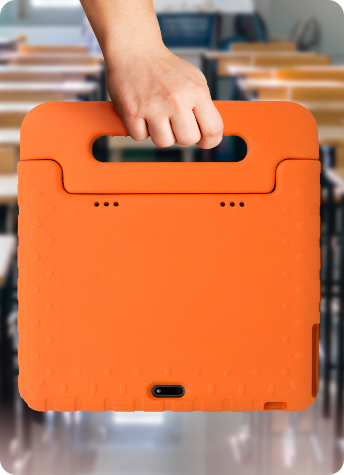 Menina com magia saindo do tablet