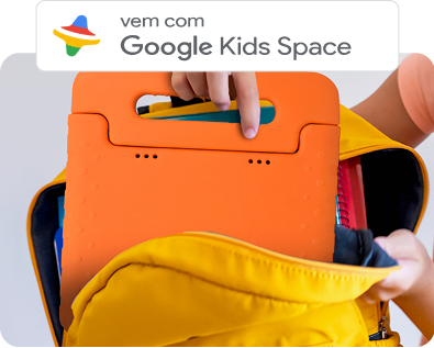 Mãe e filhos usando tablet