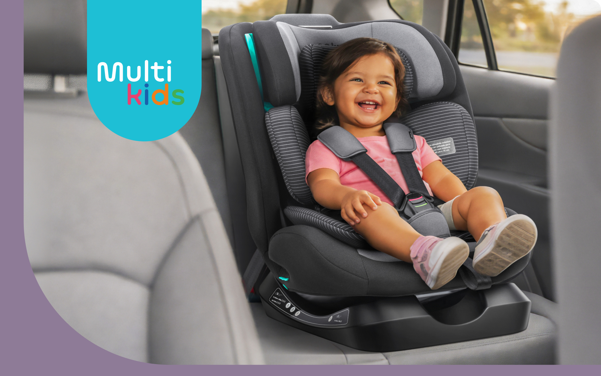 Criança na cadeira para auto OMNI