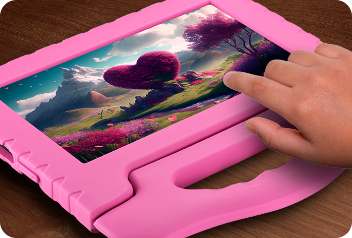Mãe e filhos usando tablet